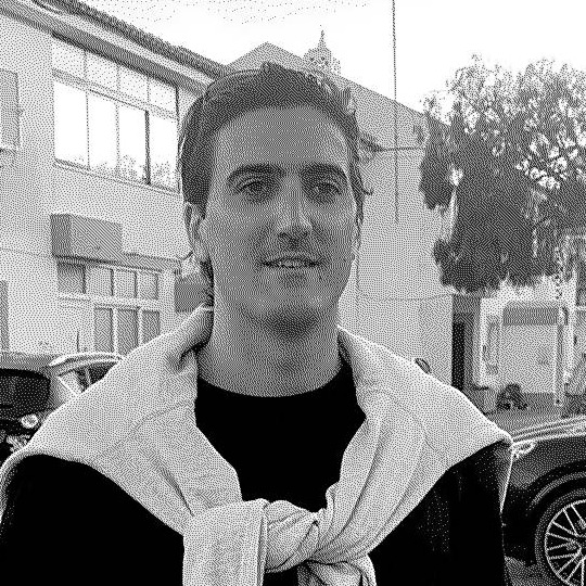 Andrés, en blanco y negro